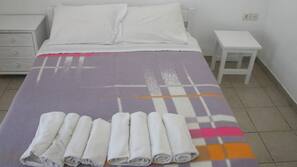 Iron/ironing board, free WiFi, linens