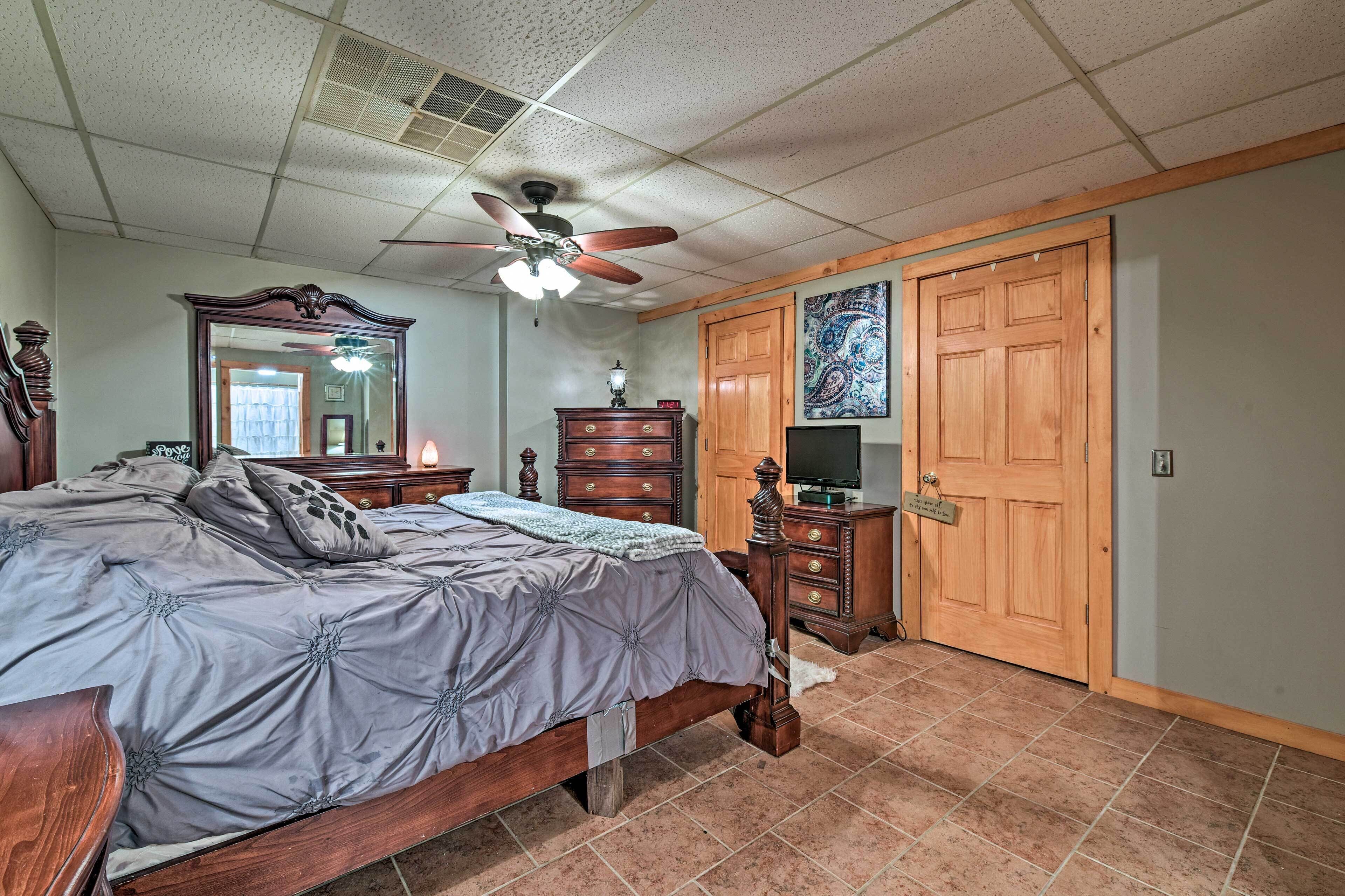 Lakefront Cabin w/ Dock - 6 Mi to Swiss Valley! in Kalamazoo, United States