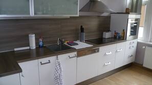 Kühlschrank, Mikrowelle, Ofen, Herd