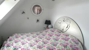 Blackout curtains, iron/ironing board, free WiFi