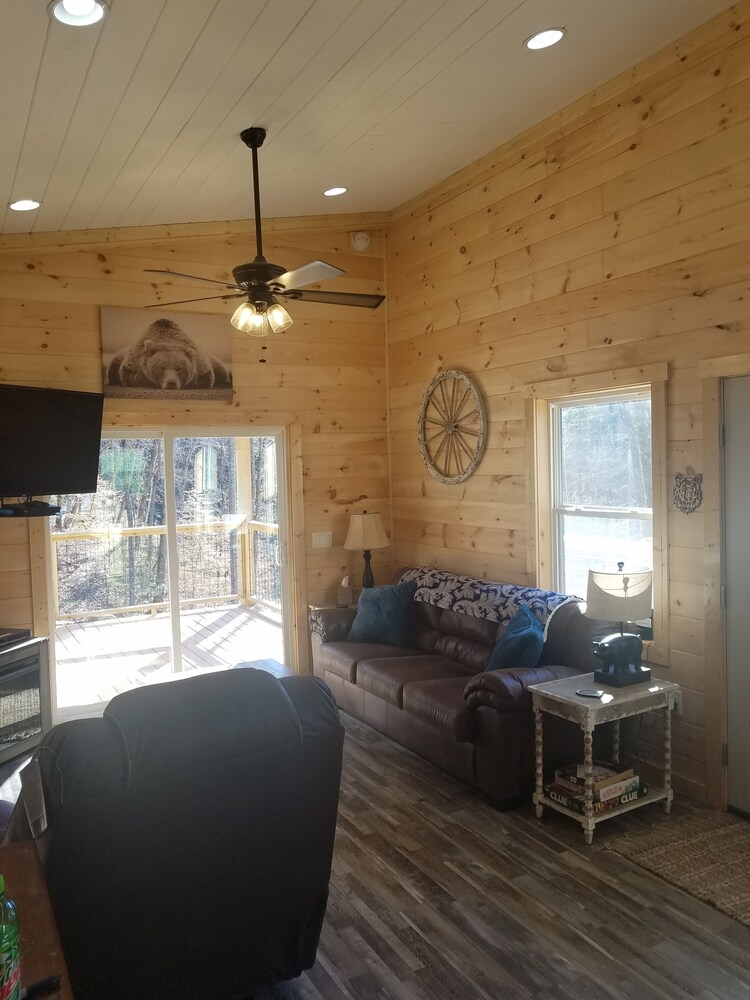 Brand New 2 BR w/View!  Close to Casino, GSMNP, Tubing, WCU, Kayaking & Railway