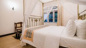 In-room safe, desk, soundproofing, iron/ironing board