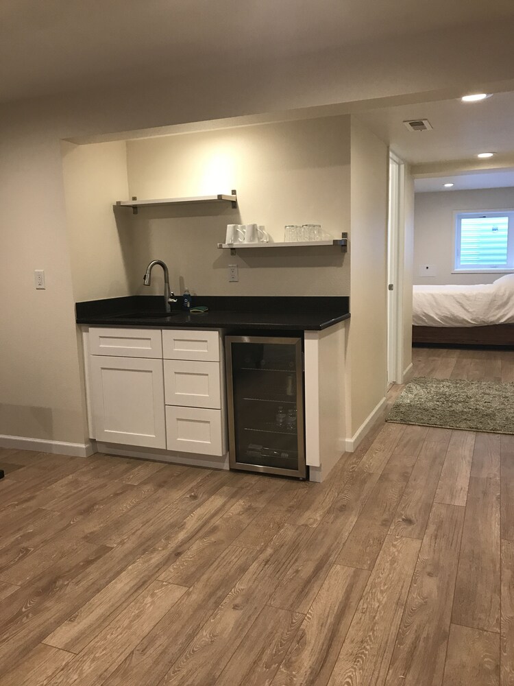 Clean, Comfortable Private Bed and Bath, Close to DTC (Denver Technology Ctr)