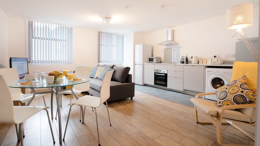 Rest & Recharge Regents CT 2bed For 7