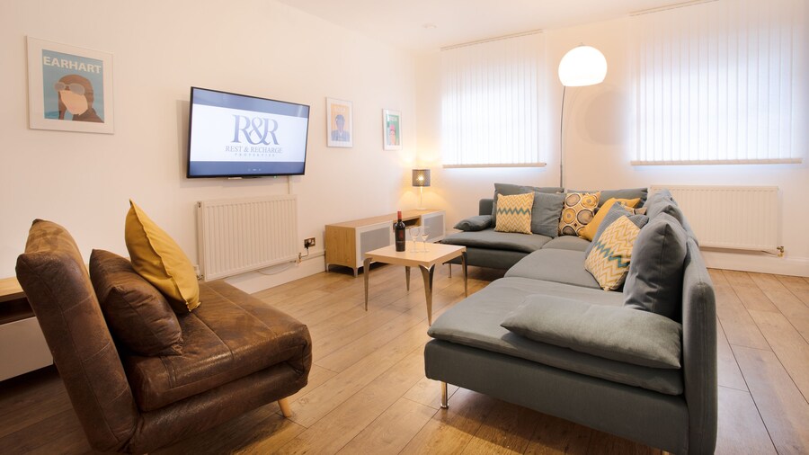 Rest & Recharge Regents CT 3bed Sleeps 7