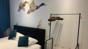 Free WiFi, linens, wheelchair access
