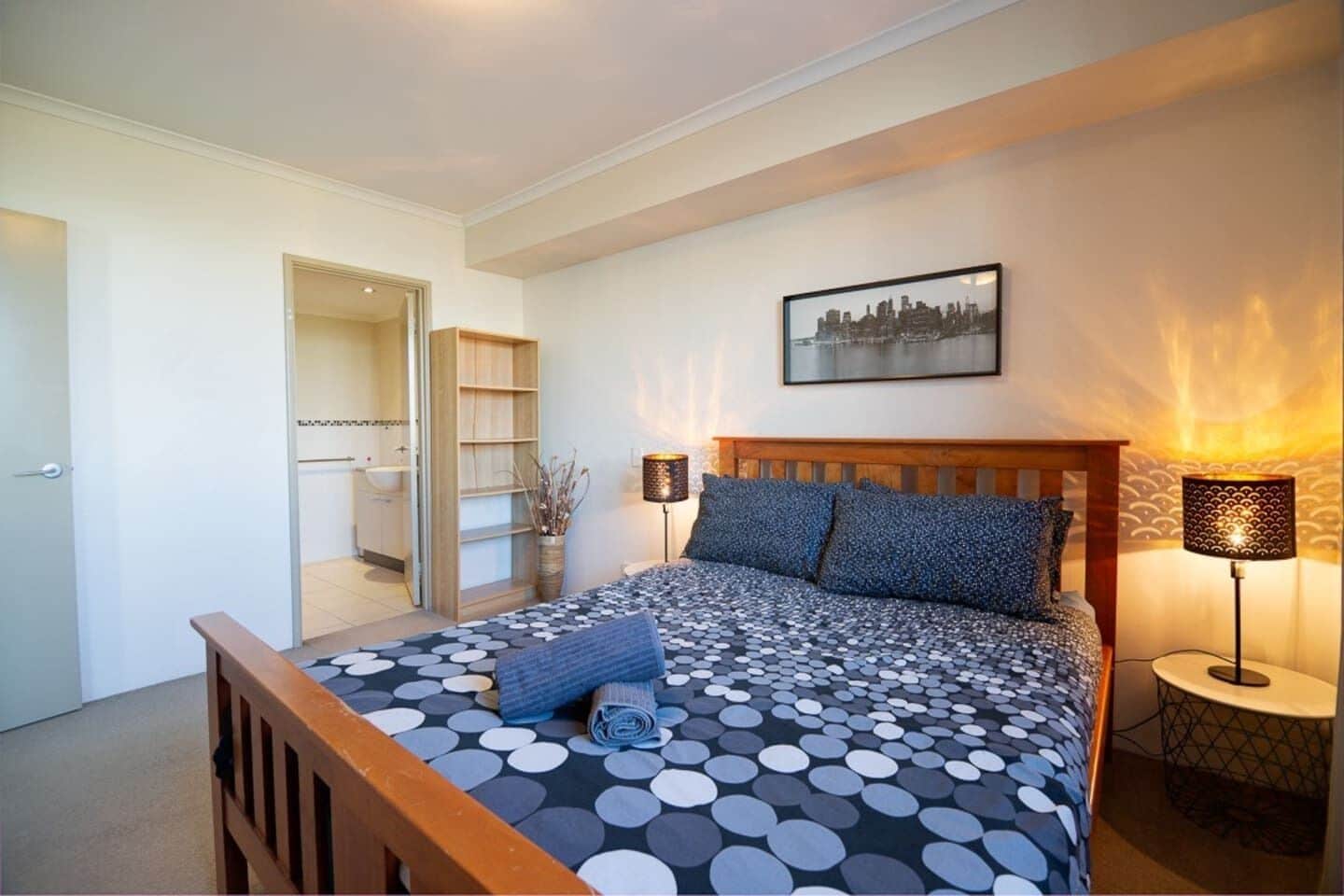 ? Perth City Views With 2 Bedroom + 2 Baths and Netflix