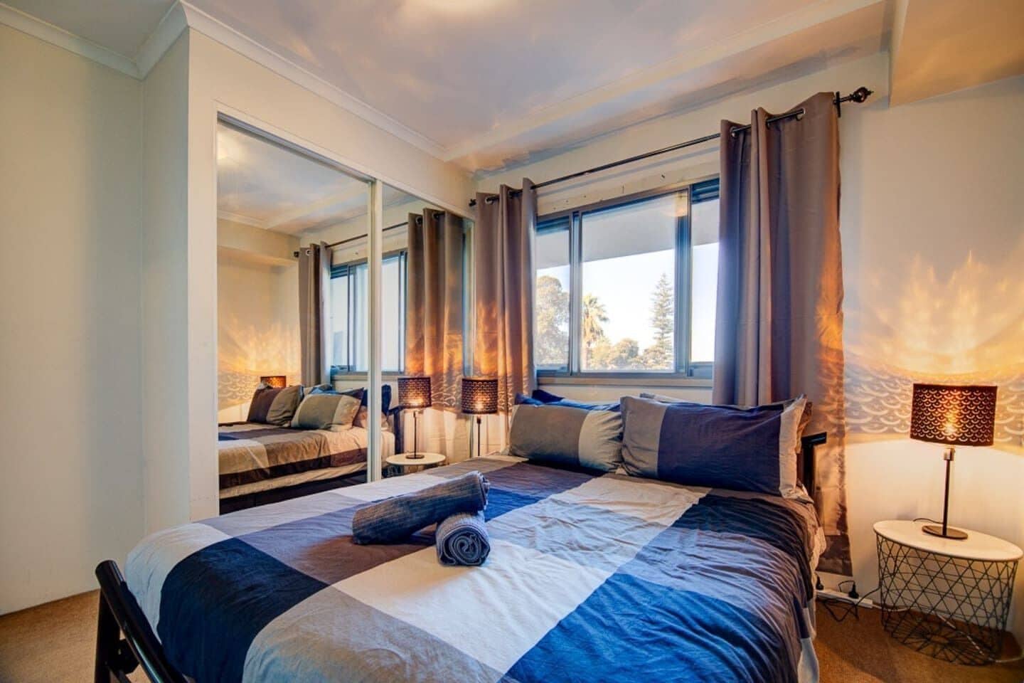 ? Perth City Views With 2 Bedroom + 2 Baths and Netflix