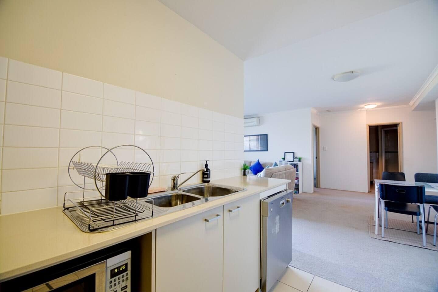 ? Perth City Views With 2 Bedroom + 2 Baths and Netflix