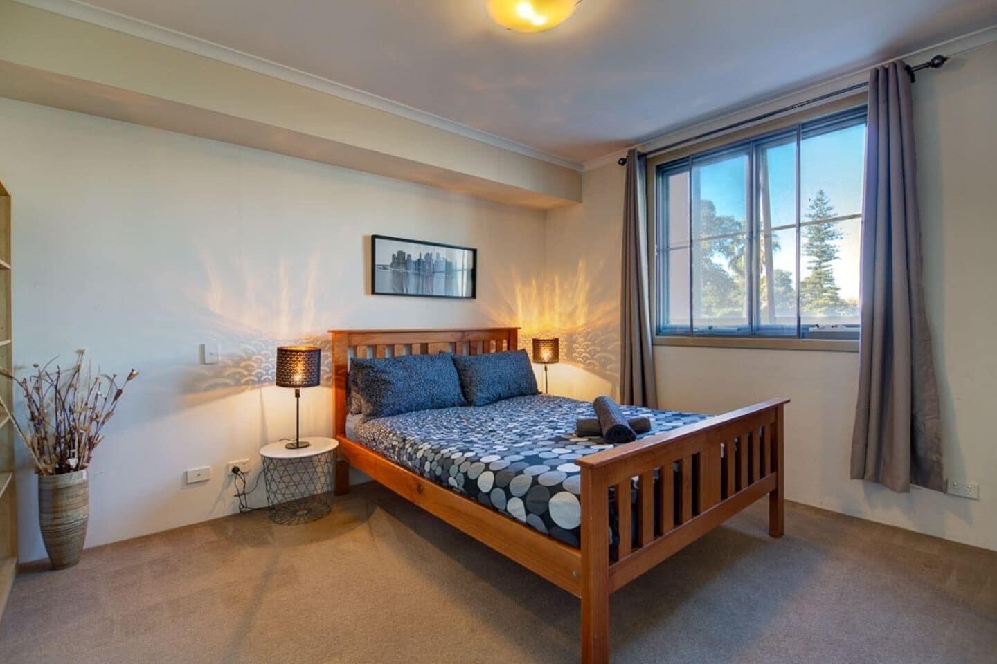 ? Perth City Views With 2 Bedroom + 2 Baths and Netflix