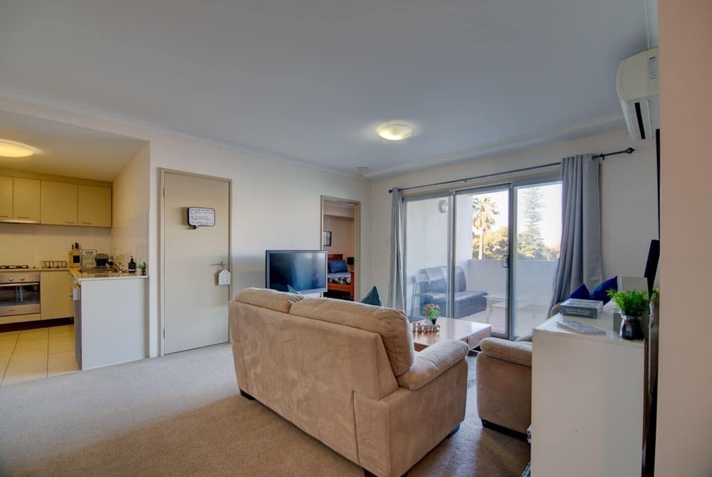 ? Perth City Views With 2 Bedroom + 2 Baths and Netflix