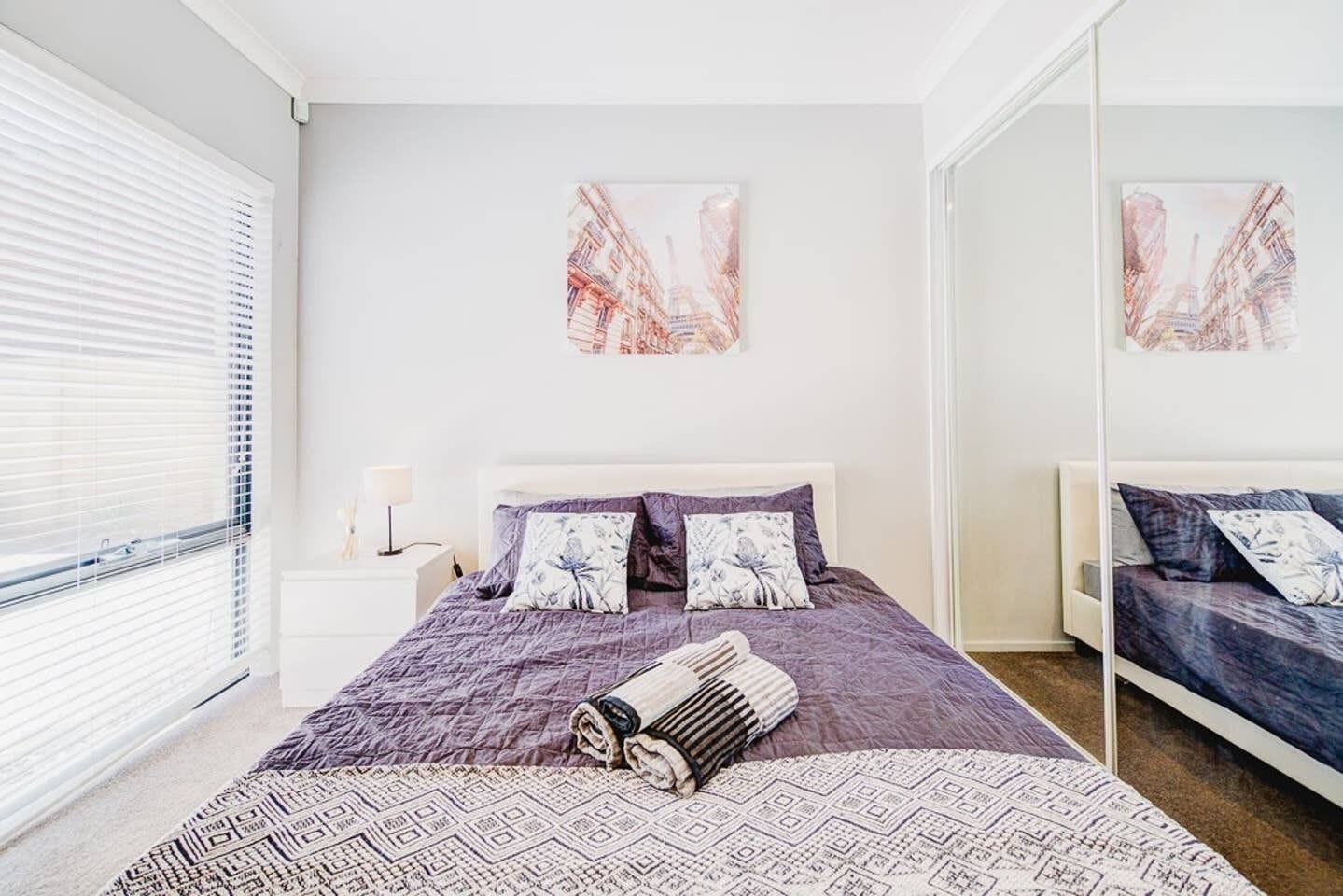 Modern Chiq Home w/ Free Parking & Netflix