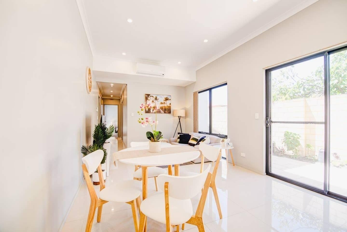 Modern Chiq Home w/ Free Parking & Netflix