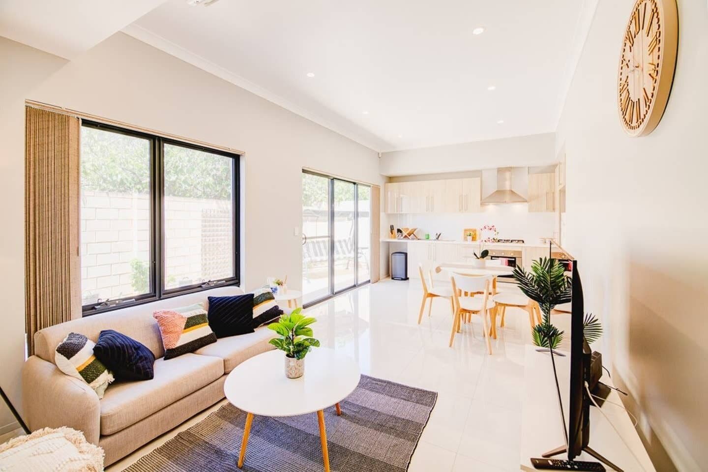 Modern Chiq Home w/ Free Parking & Netflix