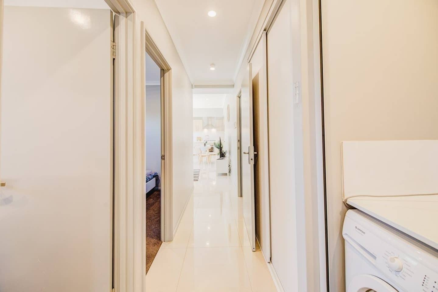 Modern Chiq Home w/ Free Parking & Netflix