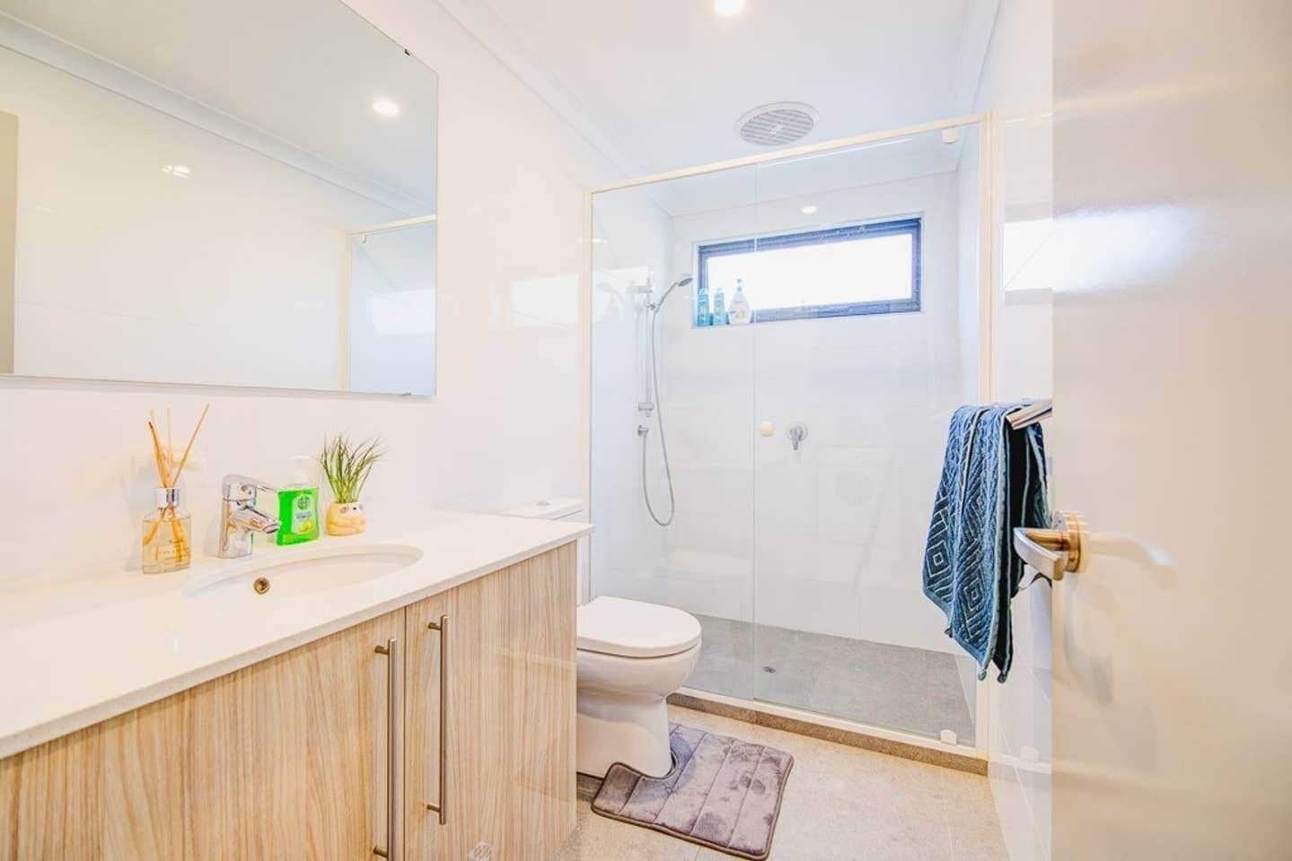 Modern Chiq Home w/ Free Parking & Netflix