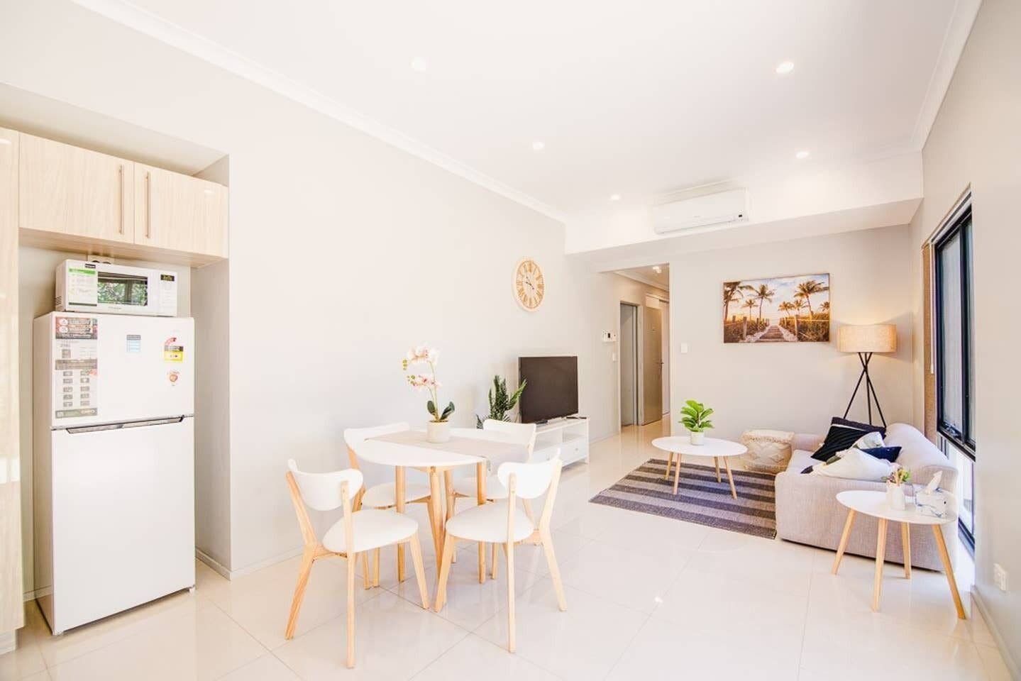 Modern Chiq Home w/ Free Parking & Netflix