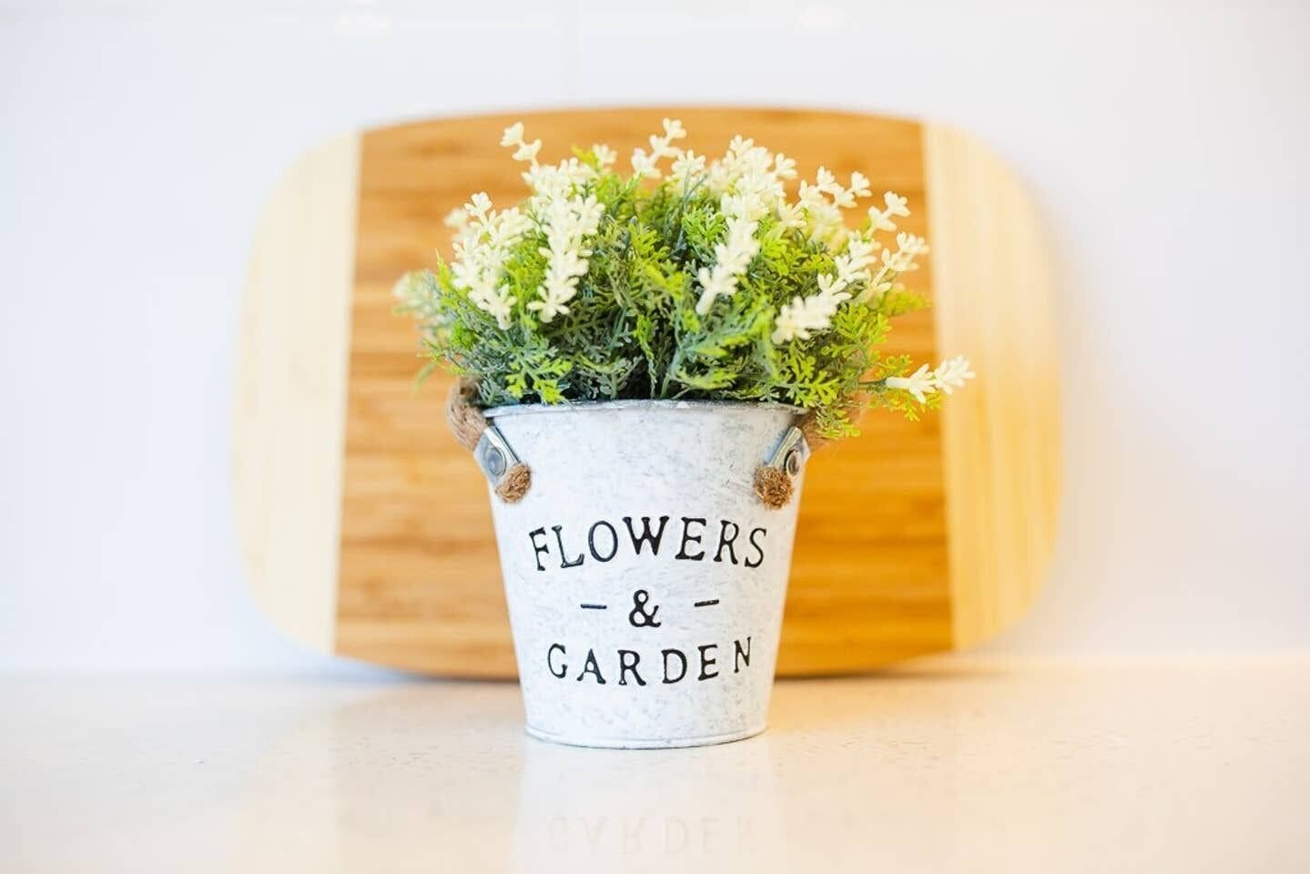 Modern Chiq Home w/ Free Parking & Netflix