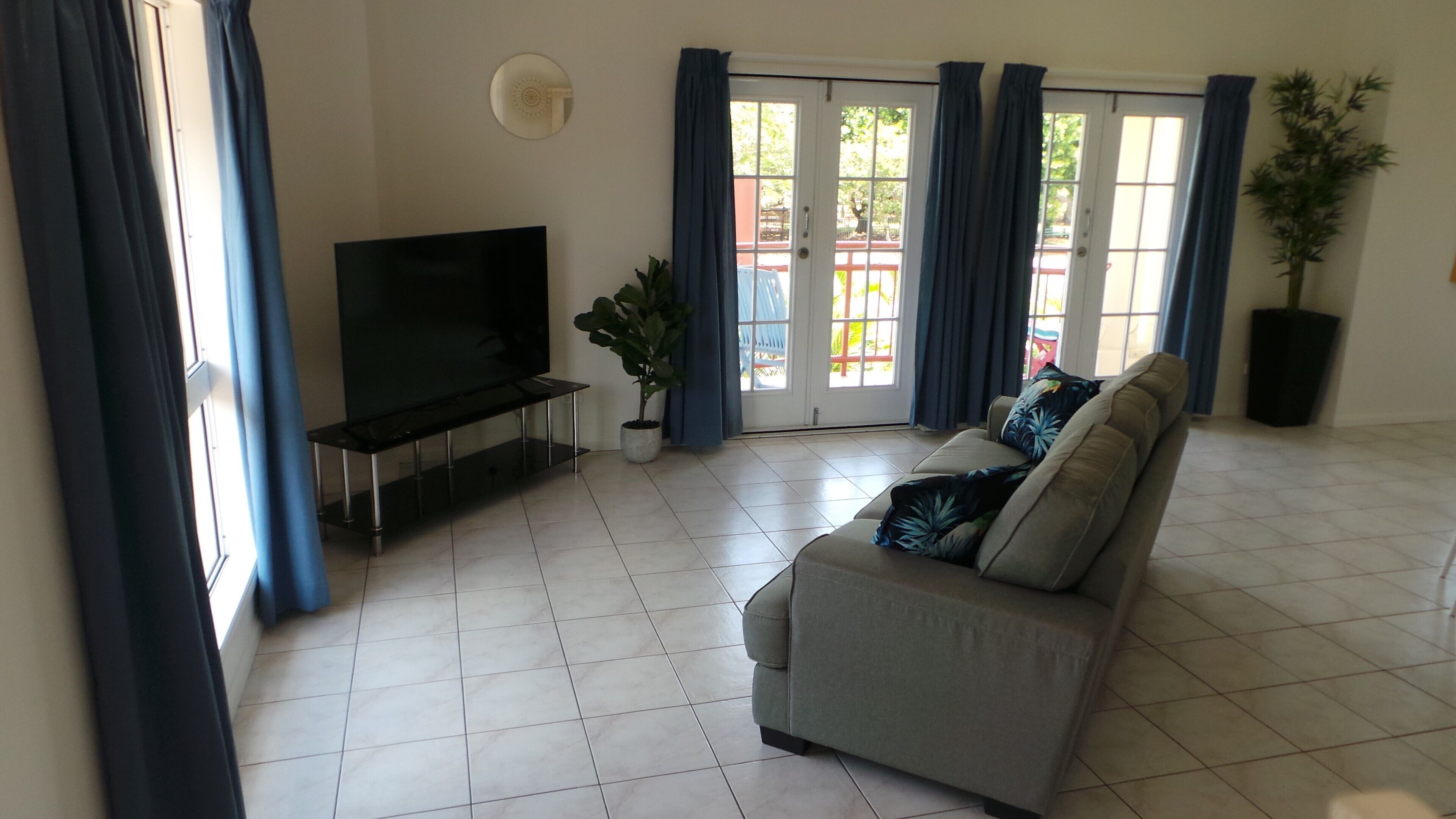 Superb Modern City Pad - Wifi & Pool