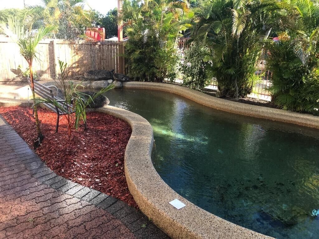 ❤Modern Chic City Apartment with Pool & WIFI ❤!