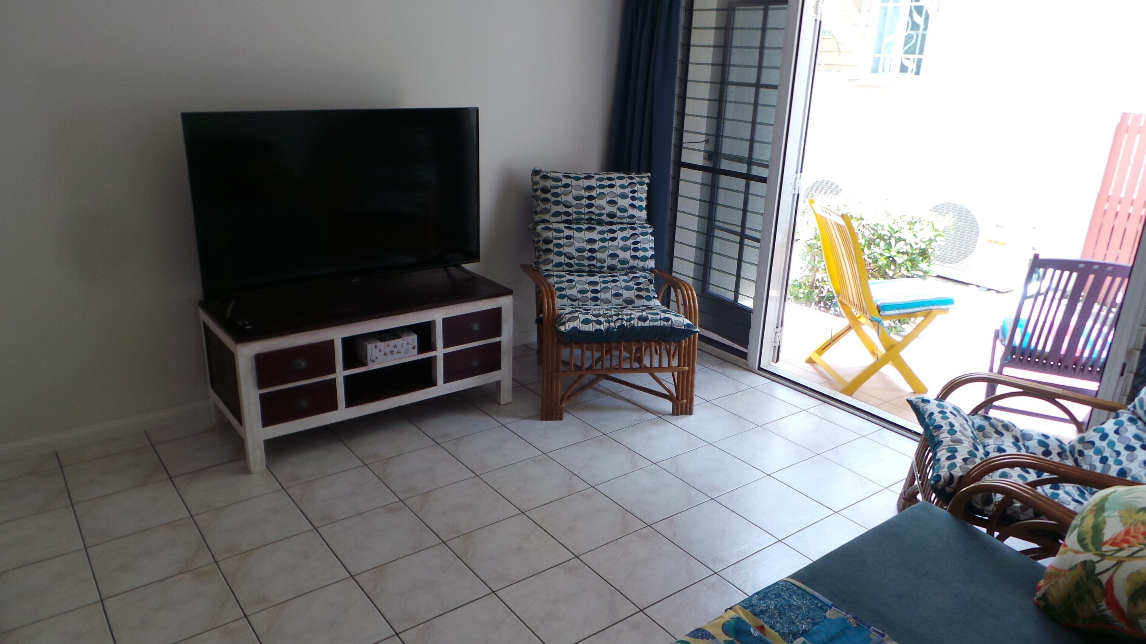 ❤Modern Chic City Apartment with Pool & WIFI ❤!