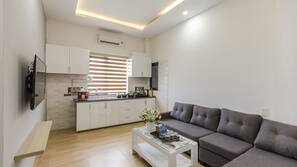 32-inch flat-screen TV with cable channels, TV