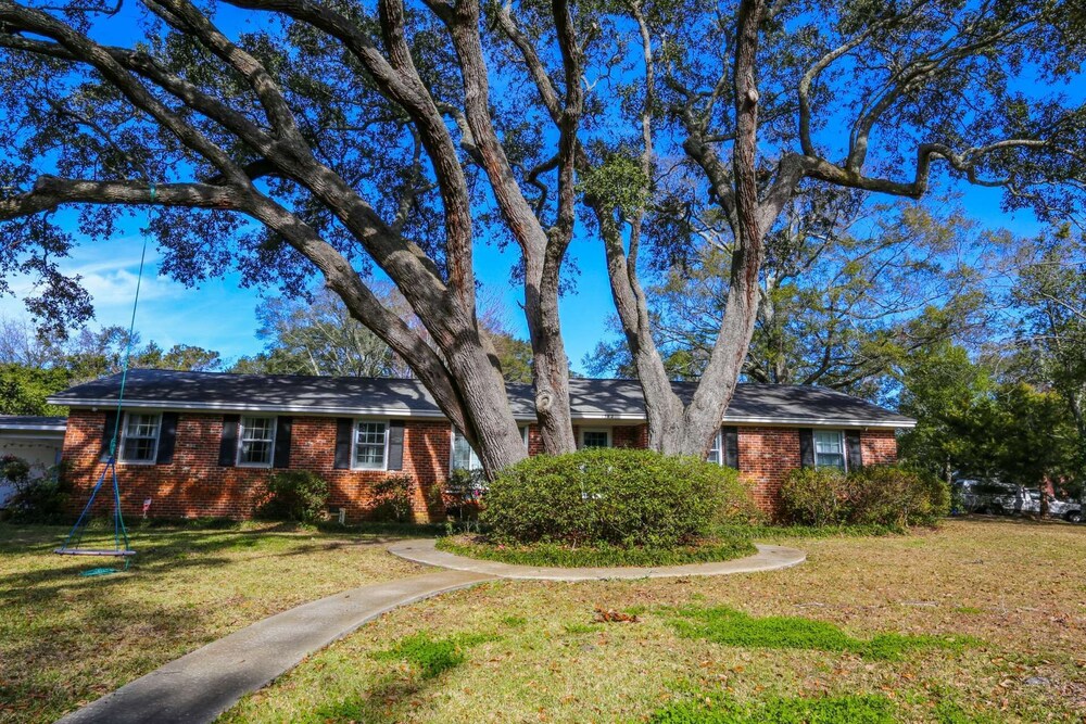 Family & dog friendly home w/ playroom, fenced backyard & bunk beds; 15 min to beach & downtown.