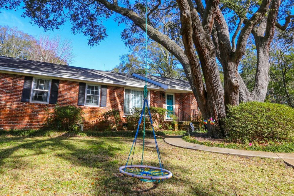 Family & dog friendly home w/ playroom, fenced backyard & bunk beds; 15 min to beach & downtown.