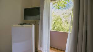 Minibar, iron/ironing board, free WiFi, bed sheets