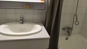 Baignoire, serviettes fournies