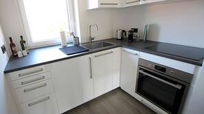 Full-size fridge, oven, stovetop, espresso maker