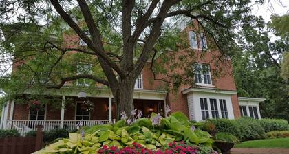 Round Barn Farm B & B Event Center