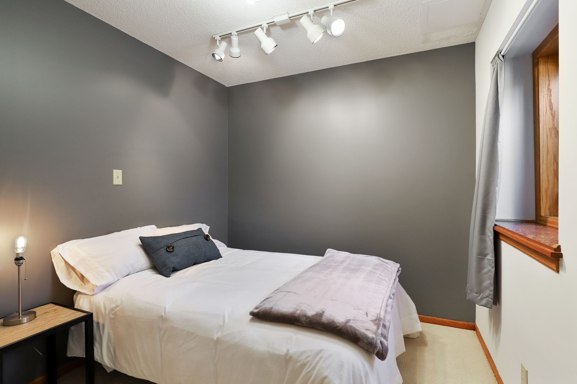 ★Nordic MN Apartment with private laundry!★ in Andover, United States