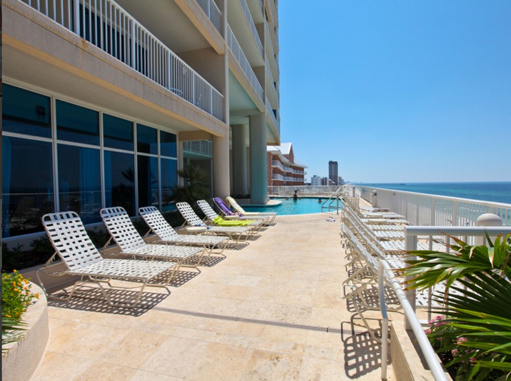 Gulf-facing condo w/ shared pool, scenic balcony, and beach access