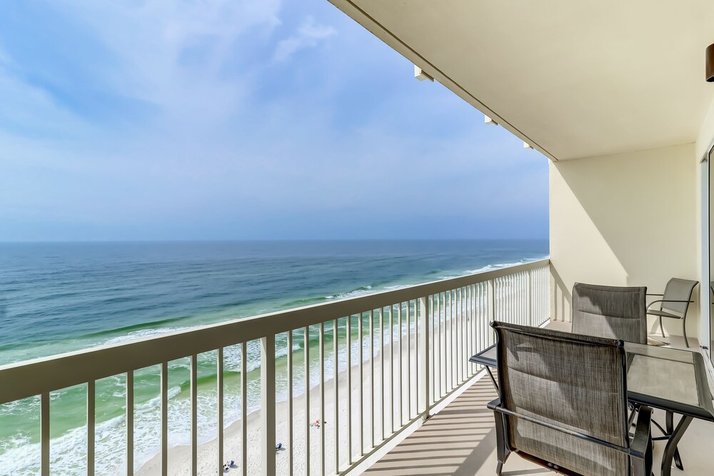 Eclectic gulf front condo w/ free WiFI, two pools, hot tub, & easy beach access!