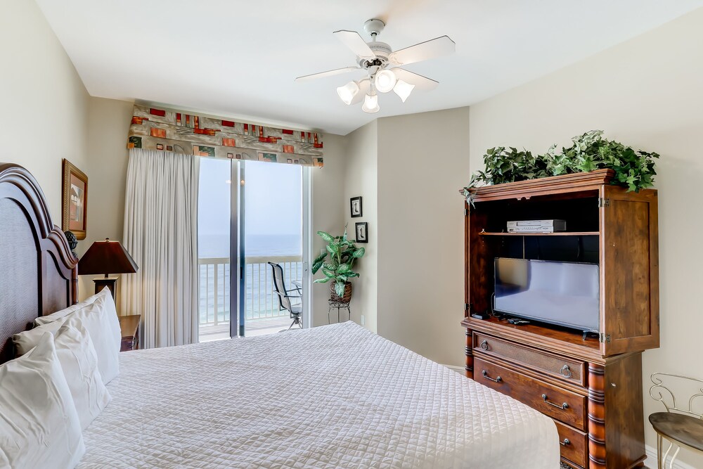 Eclectic gulf front condo w/ free WiFI, two pools, hot tub, & easy beach access!