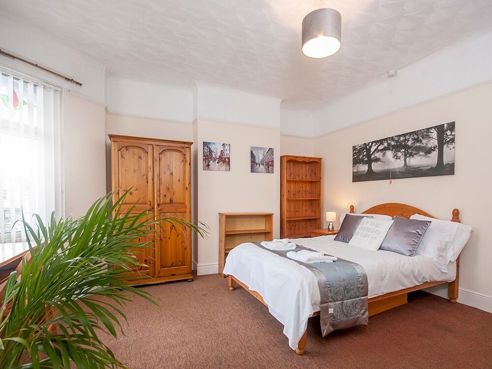 Spacious Victorian 4 Bed House Near Heath Hospital Cardiff Gbr Best Price Guarantee Lastminute Com Au