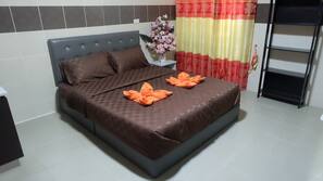 Free WiFi, linens