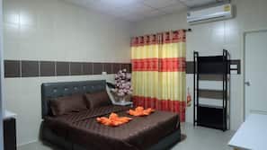 Free WiFi, linens