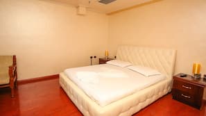 Desk, laptop workspace, free WiFi, linens
