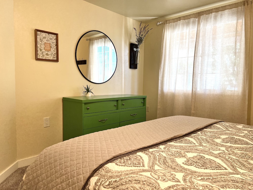 Barn house stay near Palisade, hot tub and views! Mesa County Vrbo