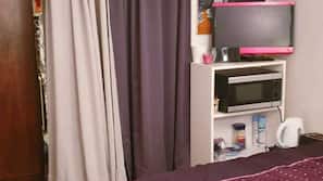 2 bedrooms, iron/ironing board