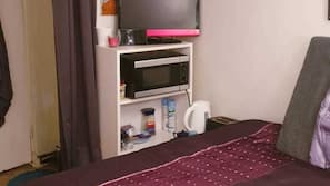 2 bedrooms, iron/ironing board