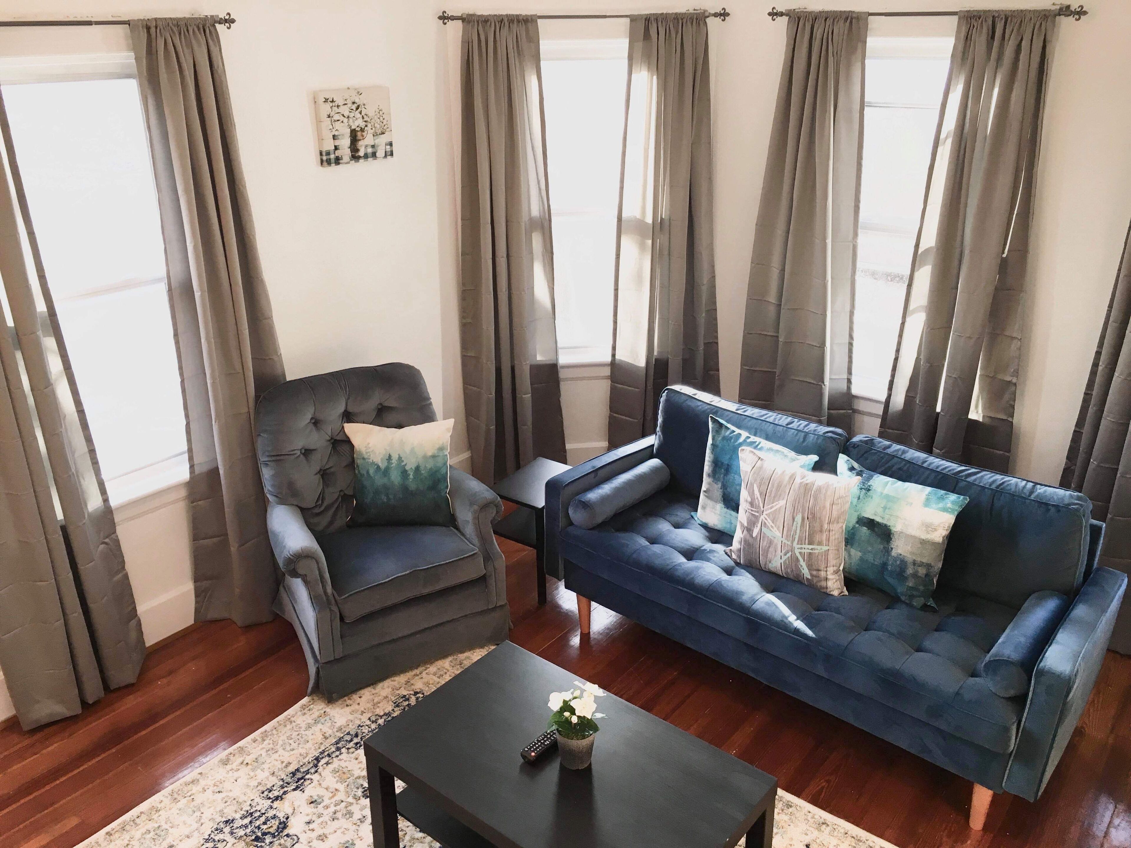2 Queen BRs -10 min to Providence - 10 min to Edgewood Beach- Free Wine, & More in Providence, United States
