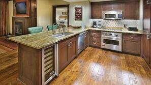 Fridge, microwave, oven, hob