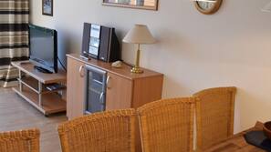 Fridge, microwave, hob, coffee/tea maker