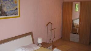 1 Schlafzimmer, Babybetten