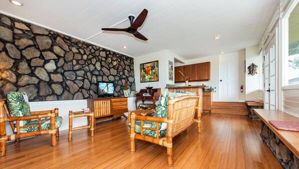 1 bedroom, iron/ironing board, Internet, linens