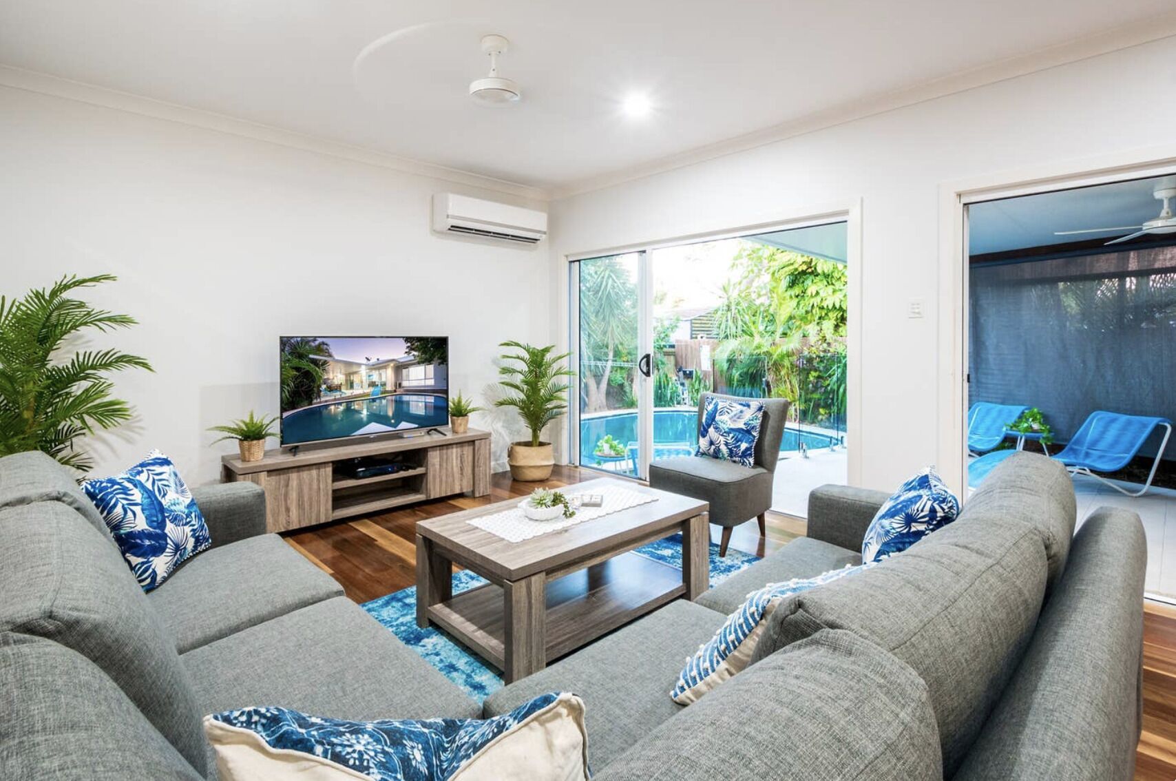 R Stylish Broadbeach Home With Pool