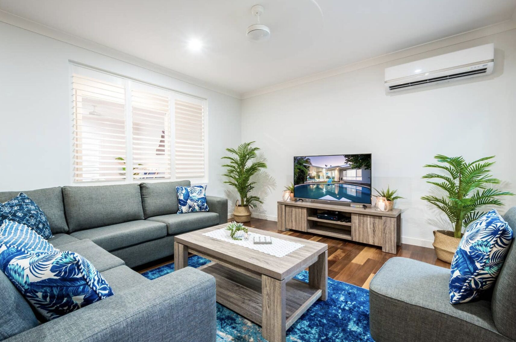 R Stylish Broadbeach Home With Pool